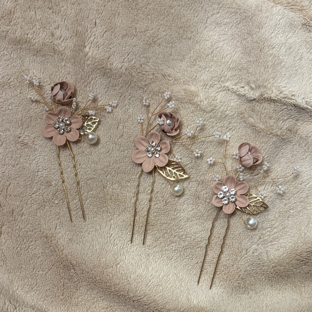 Elegant Floral Hair Pins with Pearls
